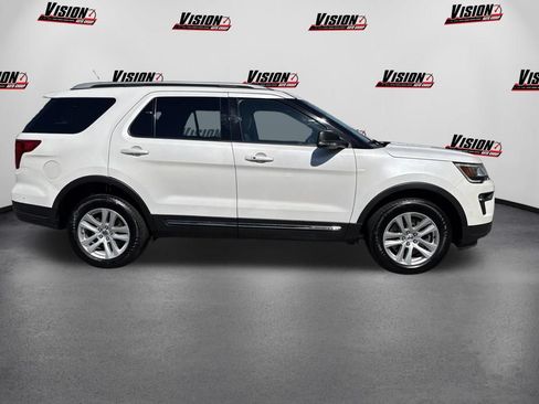Used 2019 Ford Explorer XLT w/ Equipment Group 202A AWD/4WD image 4