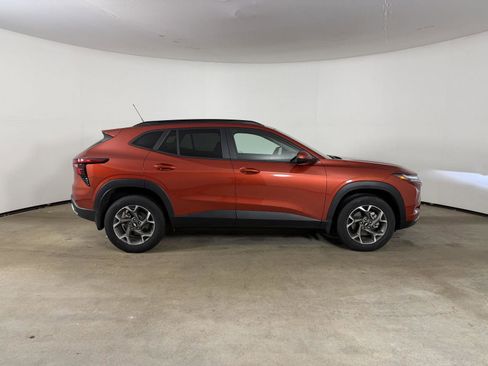 Used 2024 Chevrolet Trax LT w/ Driver Confidence Package image 6