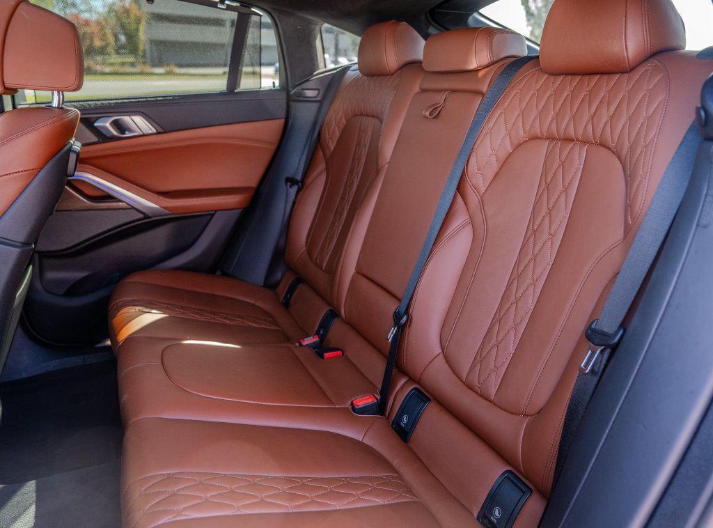 Used 2021 BMW X6 M50i w/ Executive Package AWD/4WD image 20
