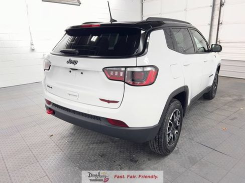 Used 2025 Jeep Compass Trailhawk AWD/4WD image 9