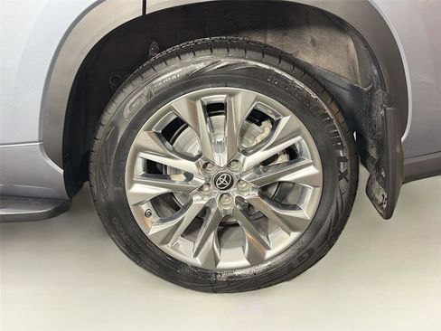 Used 2023 Toyota Highlander Limited AWD/4WD image 32