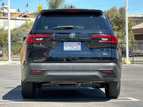Used 2025 Toyota Grand Highlander FWD image 4