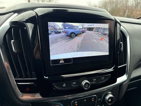 Used 2023 Chevrolet Traverse LT image 17