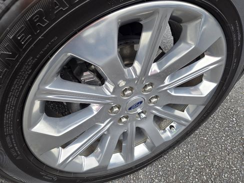 Used 2023 Ford F150 Limited image 12