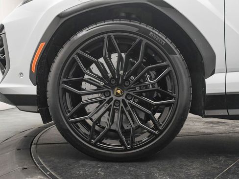 Used 2025 Lamborghini Urus SE image 32