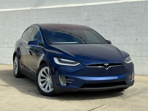 Used 2016 Tesla Model X 90D image 2
