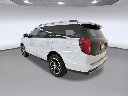 Certified 2025 Ford Expedition Platinum AWD/4WD image 3