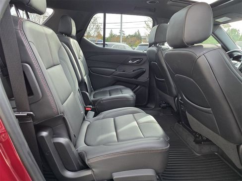 Used 2022 Chevrolet Traverse RS image 35