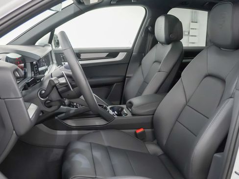 Used 2026 Porsche Cayenne AWD/4WD image 5