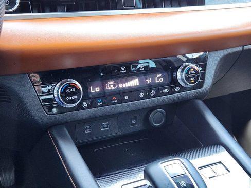 Used 2023 Mitsubishi Outlander 4WD Plug-In Hybrid image 16