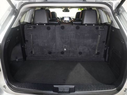 Used 2022 Toyota Highlander XLE image 8