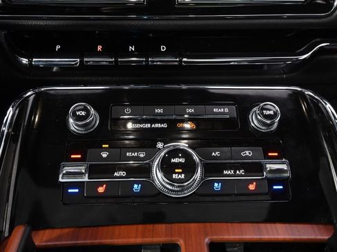 Used 2022 Lincoln Navigator Reserve image 32