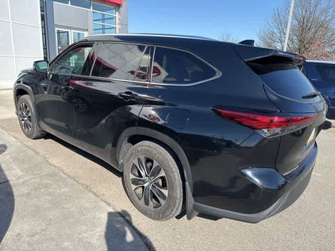 Used 2021 Toyota Highlander XLE image 7