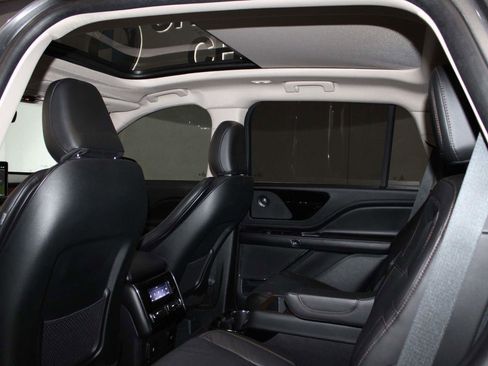 Used 2024 Lincoln Aviator Reserve w/ Equipment Group 201A image 13