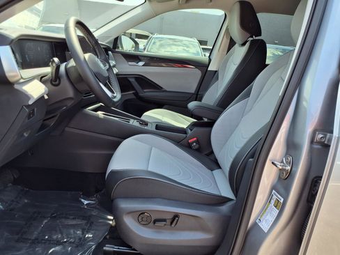New 2026 Volkswagen Tiguan SE FWD image 12