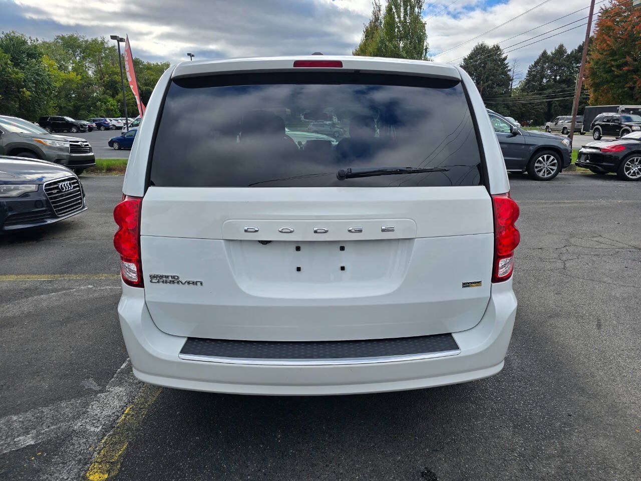 Used 2018 Dodge Grand Caravan SE w/ UConnect Hands-Free Group FWD image 4