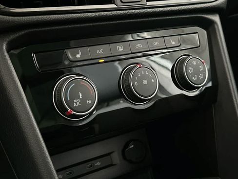 Certified 2023 Volkswagen Taos SE w/ Panoramic Sunroof Package FWD image 20