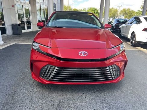 Used 2025 Toyota Camry XLE image 2