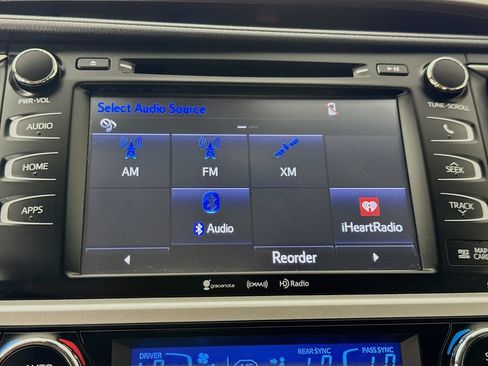 Used 2019 Toyota Highlander XLE FWD image 17
