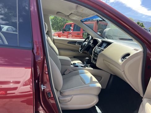 Used 2017 Nissan Pathfinder S AWD/4WD image 10
