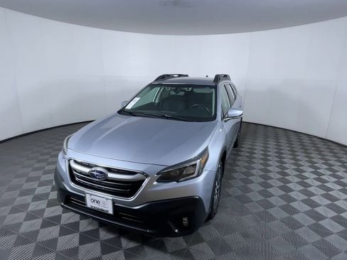 Used 2022 Subaru Outback Premium image 3
