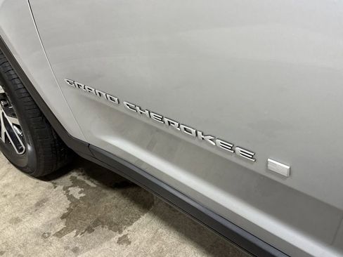 Used 2024 Jeep Grand Cherokee Limited AWD/4WD image 27