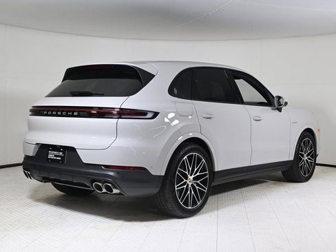 Certified 2025 Porsche Cayenne S image 7