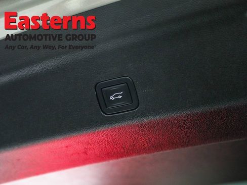 Used 2021 Cadillac Escalade ESV Premium Luxury Platinum image 28