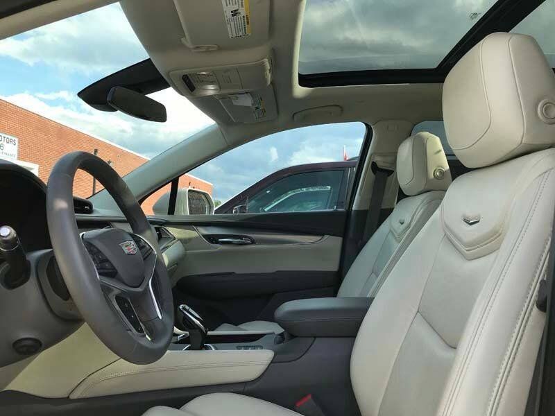 Used 2017 Cadillac XT5 Premium Luxury w/ Driver Assist Package AWD/4WD image 25