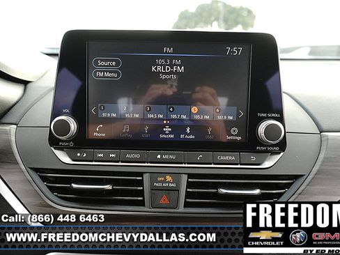 Used 2025 Nissan Altima 2.5 SV FWD image 15