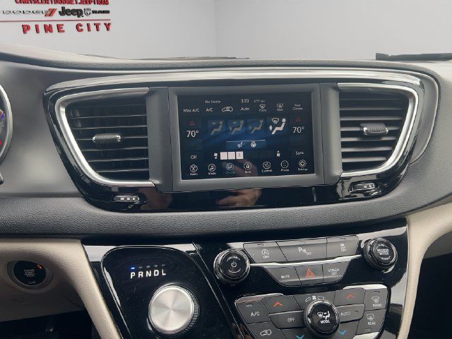 Used 2020 Chrysler Pacifica Touring-L FWD image 21