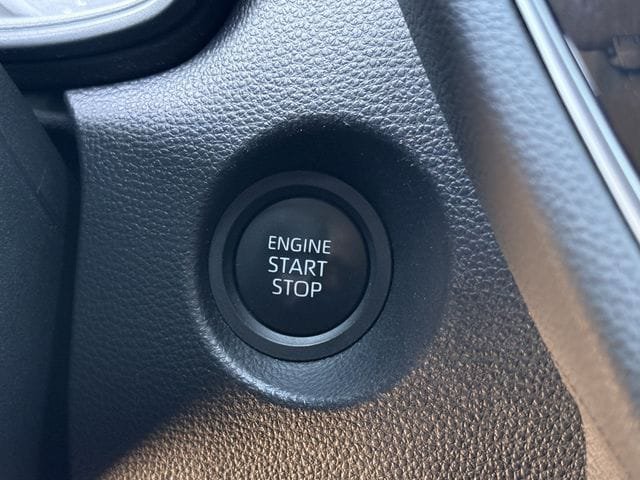 Used 2025 Toyota Corolla Cross LE FWD image 29