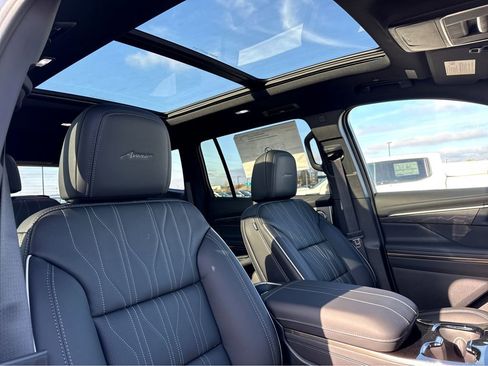New 2026 Buick Enclave Avenir w/ Super Cruise Package FWD image 5