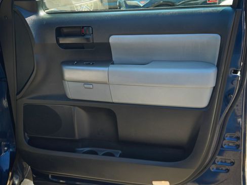 Used 2010 Toyota Sequoia SR5 AWD/4WD image 41
