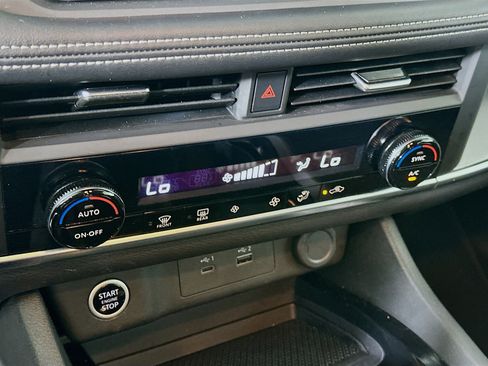 Used 2023 Nissan Rogue SV FWD image 22