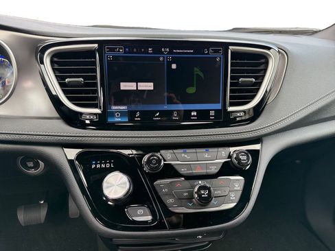 New 2026 Chrysler Pacifica Select image 11