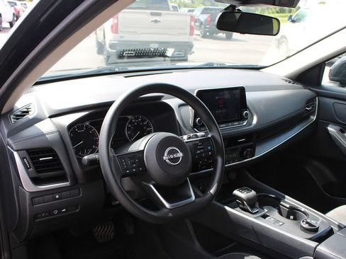 Used 2024 Nissan Rogue SV AWD/4WD image 23