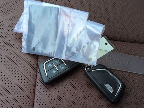 Used 2026 Cadillac Vistiq Platinum image 36