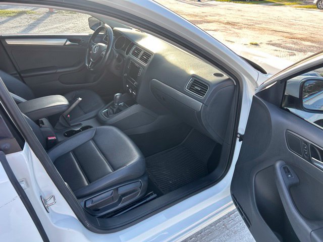 Used 2017 Volkswagen Jetta SE FWD image 9