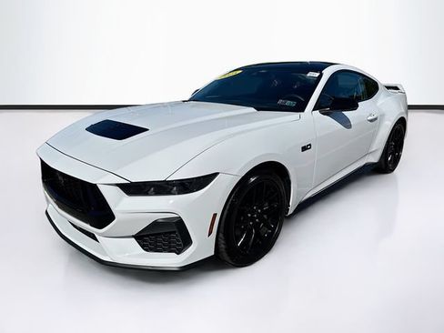 Used 2025 Ford Mustang GT Premium RWD image 3