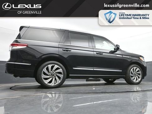 Used 2022 Lincoln Navigator Reserve AWD/4WD image 37