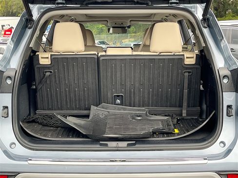 Used 2020 Toyota Highlander Platinum image 27