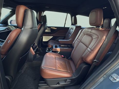 Used 2025 Lincoln Aviator Reserve w/ Luxury Package image 17