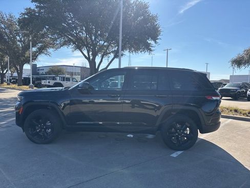 Used 2025 Jeep Grand Cherokee Limited w/ Luxury Tech Group II image 8