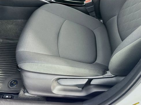Used 2022 Toyota Corolla LE FWD image 24