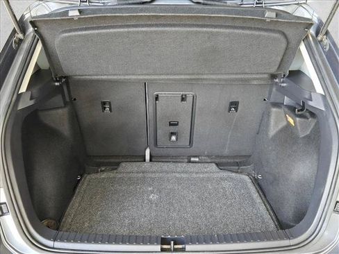 Used 2023 Volkswagen Taos SE w/ Panoramic Sunroof Package FWD image 21