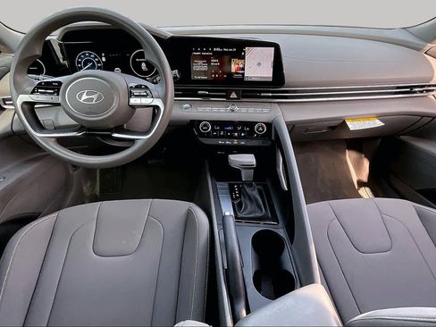 Used 2024 Hyundai Elantra SEL FWD image 13