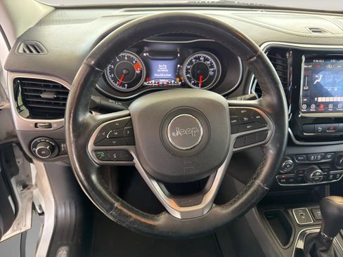 Used 2019 Jeep Cherokee Limited FWD image 9