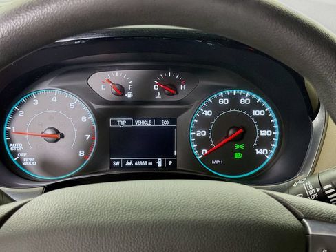 Used 2022 Chevrolet Traverse LS FWD image 15