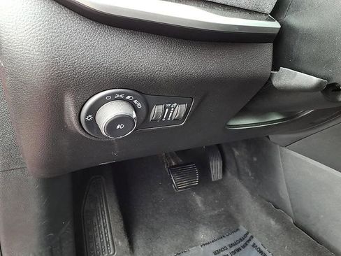 Used 2024 Jeep Compass Latitude image 13